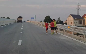 Người đi bộ trên cao tốc: Bước chân giữa lằn ranh sinh tử