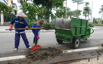 Những người không nghỉ lễ để phố phường sạch đẹp