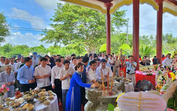 Cà Mau: Hàng ngàn người về dâng hương tại Đền thờ Bác Hồ ở Châu Thới ngày Tết Độc lập