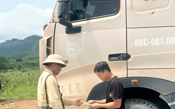 Phú Thọ: Đội CSGT đường bộ số 3 siết chặt xe quá khổ, quá tải bảo đảm an toàn giao thông