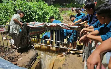 Chủ tịch Hà Nội yêu cầu làm rõ trách nhiệm vụ nam sinh tử vong dưới cống ở Đông Ngạc