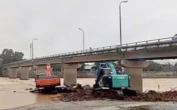 Dự báo lũ về sớm, Khánh Hòa khẩn trương tháo dỡ đập ngăn mặn tạm trên sông Cái Nha Trang
