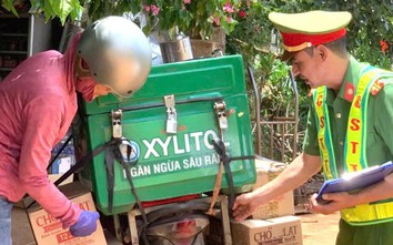 Công an xã tuyên truyền quy định an toàn giao thông cho chủ xe, người giao hàng ở Lâm Đồng