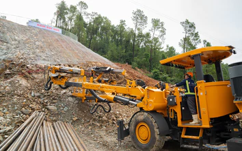 Mở thành công cửa hầm đầu tiên của tuyến cao tốc Vinh - Thanh Thủy