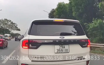 Tài xế vượt làn khẩn cấp, chặn xe khác trên Đại lộ Thăng Long bị phạt 23 triệu đồng