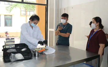 Hà Nội kiểm tra bữa ăn bán trú sau phản ánh tại trường Quảng Bị 1