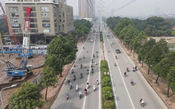 Có biển cấm, ô tô vẫn đi thẳng qua nút giao Trung Thư