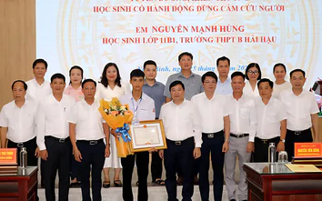 Ninh Bình: Khen thưởng nam sinh dũng cảm cứu hai em nhỏ đuối nước