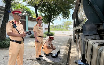 Huế: Xử lý nghiêm hàng loạt phương tiện chở hàng quá khổ, quá tải