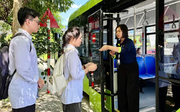 Quảng Ninh vận hành tuyến buýt điện miễn phí, đưa đón  gần 2.000 học sinh