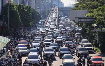 Nhiều tuyến đường Hà Nội ùn ứ kéo dài trong sáng đầu tiên sau kỳ nghỉ 2/9