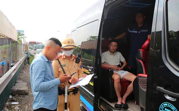 Xe hợp đồng trước bước chuyển lớn: Chia sẻ dữ liệu trước mỗi chuyến đi