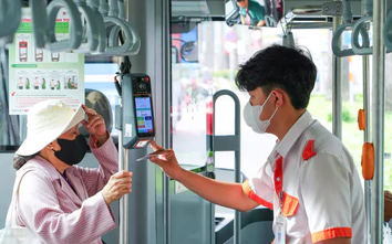 TP.HCM: Hành khách đi xe buýt miễn phí phải xác thực lượt sử dụng từ 1/10