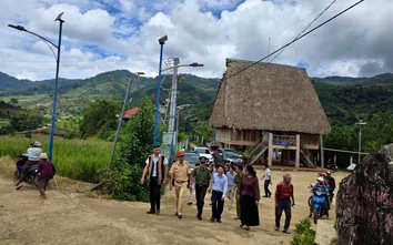 Bàn giao công trình "Ánh sáng xanh vùng cao" bảo đảm ATGT cho đồng bào vùng cao Quảng Ngãi