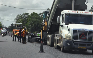 Tăng tốc thảm nhựa 10km mặt đường quốc lộ 61 qua An Giang