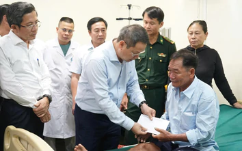 3 ngư dân Đà Nẵng trong 32 người được cứu sau vụ chìm tàu tiếp tục điều trị tại bệnh viện