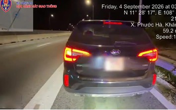 Dừng xe ngủ trên cao tốc Cam Lâm - Vĩnh Hảo, tài xế bị phạt 24 triệu đồng