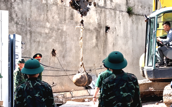 Nghẹt thở tháo gỡ quả bom nặng 300kg dưới móng nhà dân ở Hải Phòng