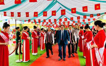 Rộn ràng khai giảng năm học mới, khánh thành loạt trường nội trú vùng biên