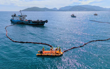 Cảng vụ Hàng hải Nha Trang thực tập cứu nạn, ứng phó sự cố tràn dầu trên biển