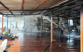 Khánh Hòa: Kịp thời dập tắt vụ cháy bè tại đảo Bình Hưng