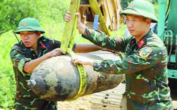 Hủy nổ an toàn quả bom 200kg được phát hiện dưới lòng sông Đà