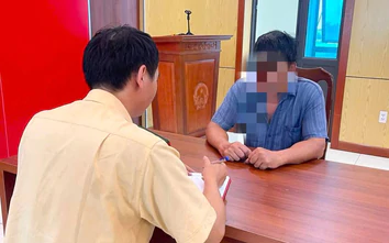 Phạt người lái đò ở Hải Phòng vì không hướng dẫn khách dùng dụng cụ cứu sinh