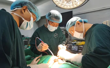 Cứu sống người đàn ông có khối áp xe phổi khủng do biến chứng rò đại tràng
