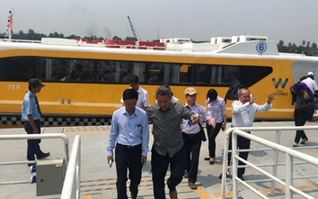 Vì sao buýt đường sông toàn khách du lịch?