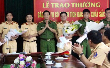 Bất ngờ bắt 2 đối tượng vận chuyển 30 bánh heroin