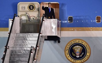 VIDEO: Cận cảnh xe "Quái thú" đưa Tổng thống Trump tới KS Shangri-la, Singapore