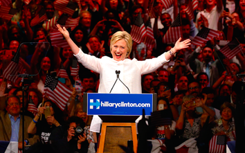 Bà Clinton nhận tin vui, Trump quan ngại gian lận