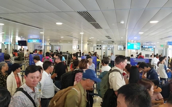 Định hành hung nhân viên hàng không, một hành khách bị khống chế