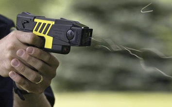 Dùng súng bắn điện cướp điện thoại iPhone 6