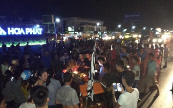 Hai nữ sinh tử vong trong đêm: Gia đình mang "quan tài diễu phố"