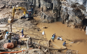 Chưa tiếp cận được hai phu vàng mắc kẹt trong hang ở Hoà Bình