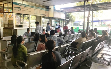 Ngày đầu bán vé Tết 2018, bến xe Miền Đông bất ngờ vắng khách