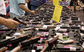 Trước ngày bầu cử, dân Mỹ đổ xô mua súng