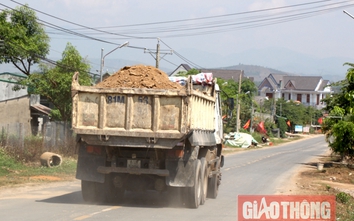 Xe hết "đát" trên QL27: Chính quyền nói không, công an chưa đủ quyền