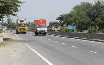 Xe cứu thương va chạm mô tô TTGT, một cán bộ bị thương