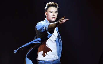 Ca sỹ Đông Hùng: “Tôi phải tự tìm đường sống cho mình”