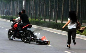 Nhóm 9x chuyên rình cướp giật túi xách của phụ nữ ở Đồng Hới