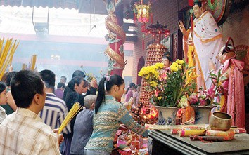 Đình chỉ công tác 7 cán bộ Kho bạc đi lễ giờ hành chính