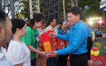 Hơn 21.000 gia đình công nhân vui Tết miễn phí ở Công viên Văn hóa Đầm Sen