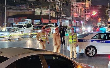 Nam Định: Hàng nghìn người đổ về chợ Viềng đầu năm