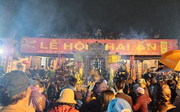 Nam Định: Dầm mưa, chịu rét xuyên đêm chờ xin ấn đền Trần