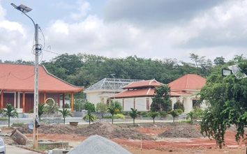 Tháo dỡ “biệt phủ khủng” xây dựng sai phép gây xôn xao dư luận tại Bình Phước