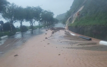 Đà Nẵng: Nhiều khu vực ngập nặng sau mưa lớn, cấm phương tiện lưu thông trên bán đảo Sơn Trà