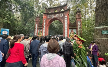 Phú Thọ: Biển người trở về hành hương tại Đền Hùng ngày chính lễ