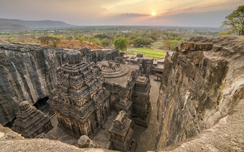 Thăm ngôi đền đồ sộ tạc trên đá, tương truyền do người ngoài hành tinh xây dựng